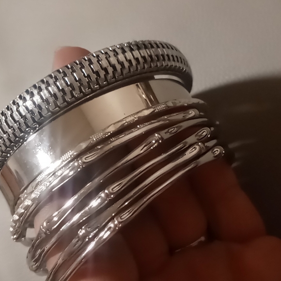 11 bangle bracelets all different types. Silver tone bamboo shape, woven,etched. - Picture 5 of 6